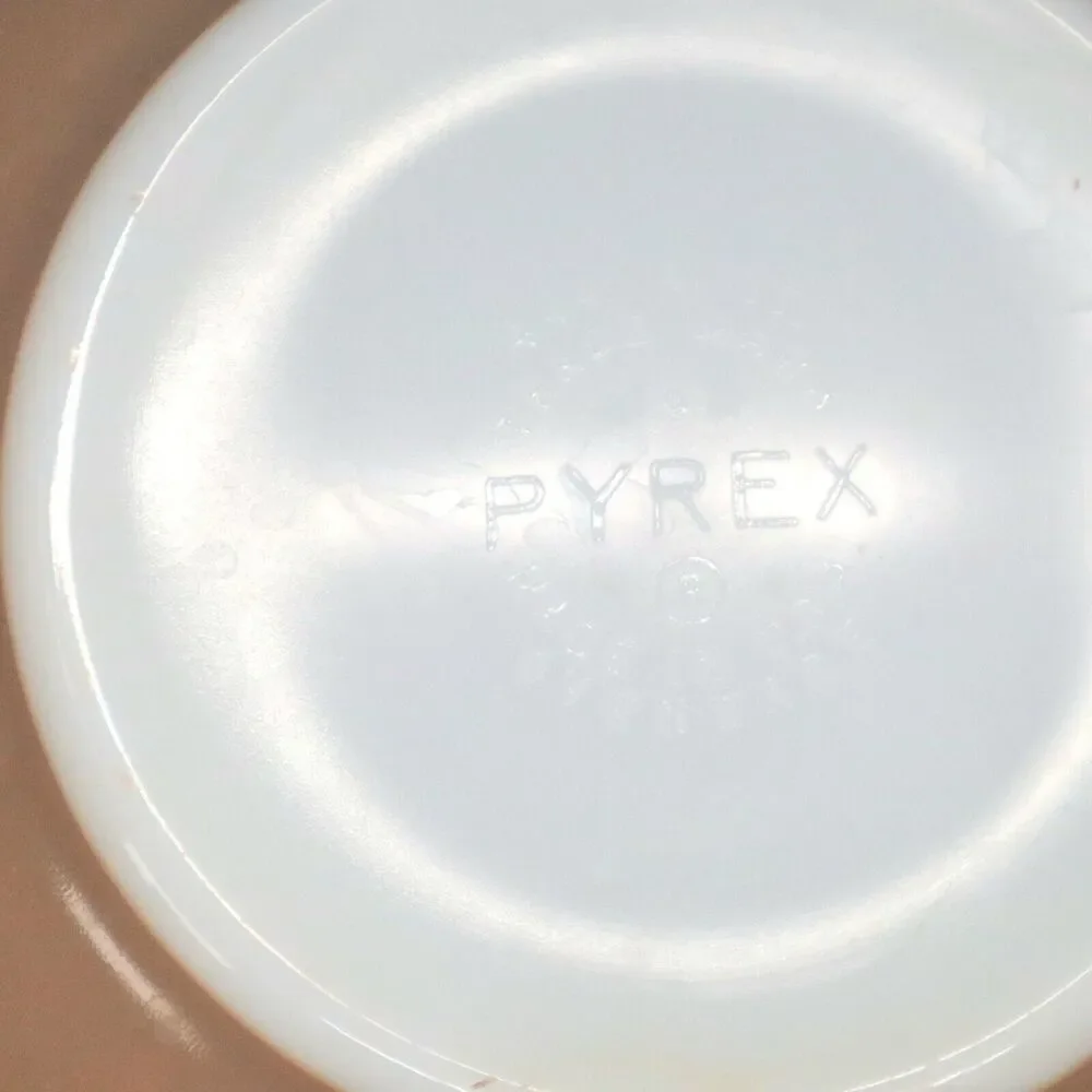 Pyrex Large Bowl 4 qt brown Early American Design in Gold